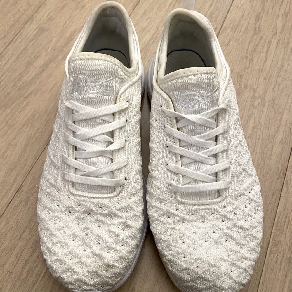 APL ALL WHITE